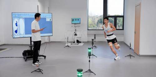 鸿星尔克与上海体育大学战略合作，用科技为竞技体育赋能