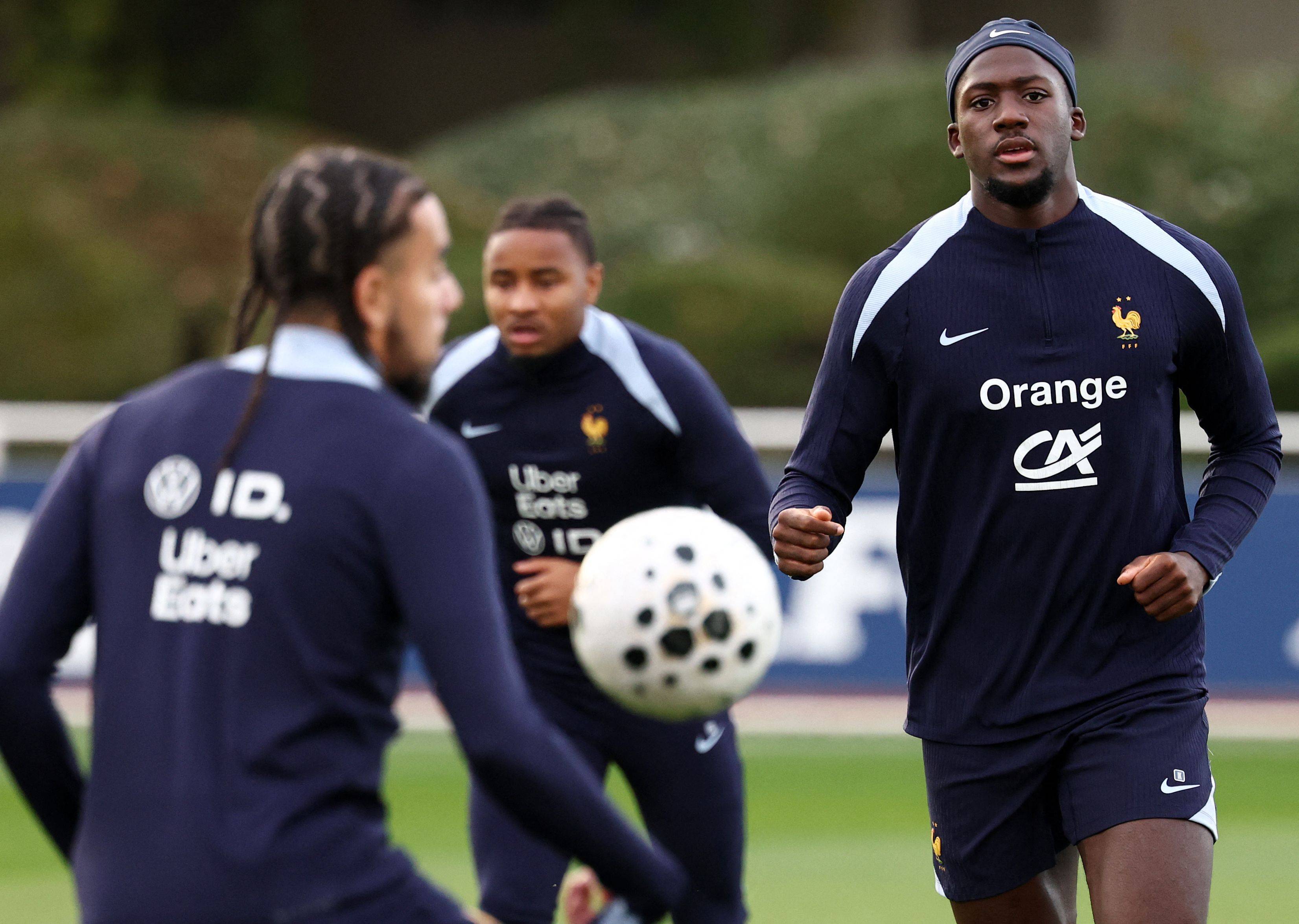 (外代二线)足球——世预赛:法国队备战