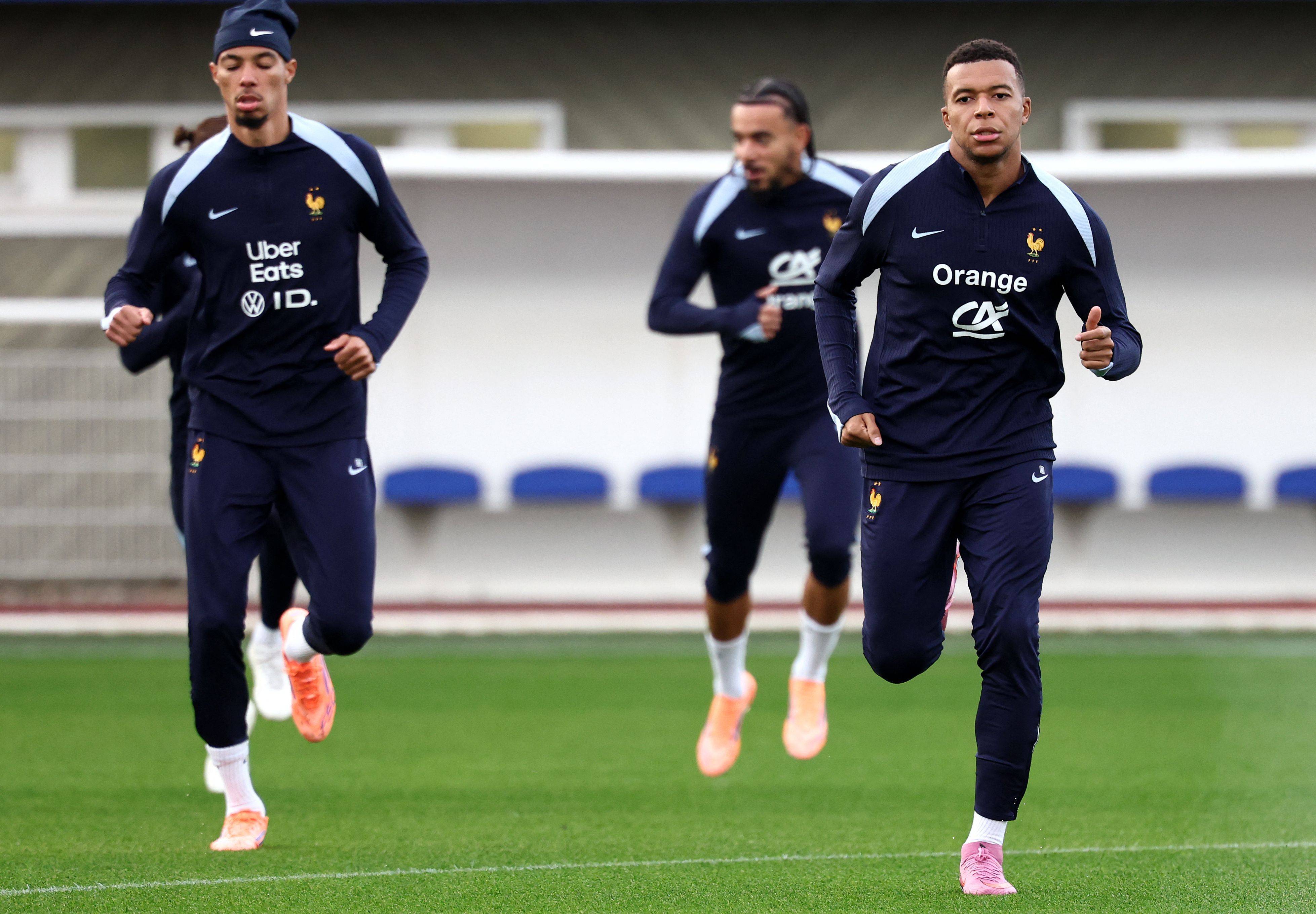 (外代二线)足球——世预赛:法国队备战