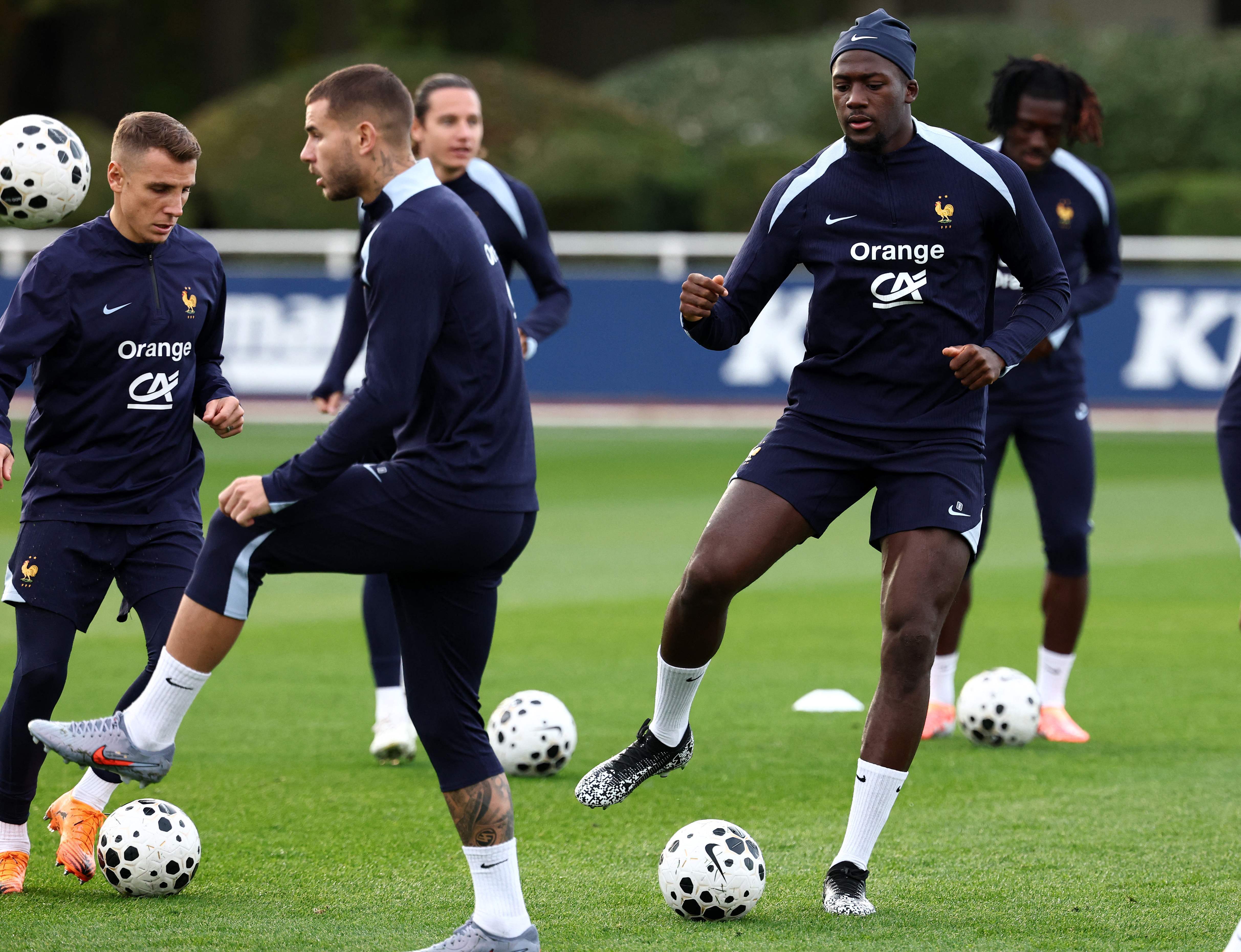 (外代二线)足球——世预赛:法国队备战