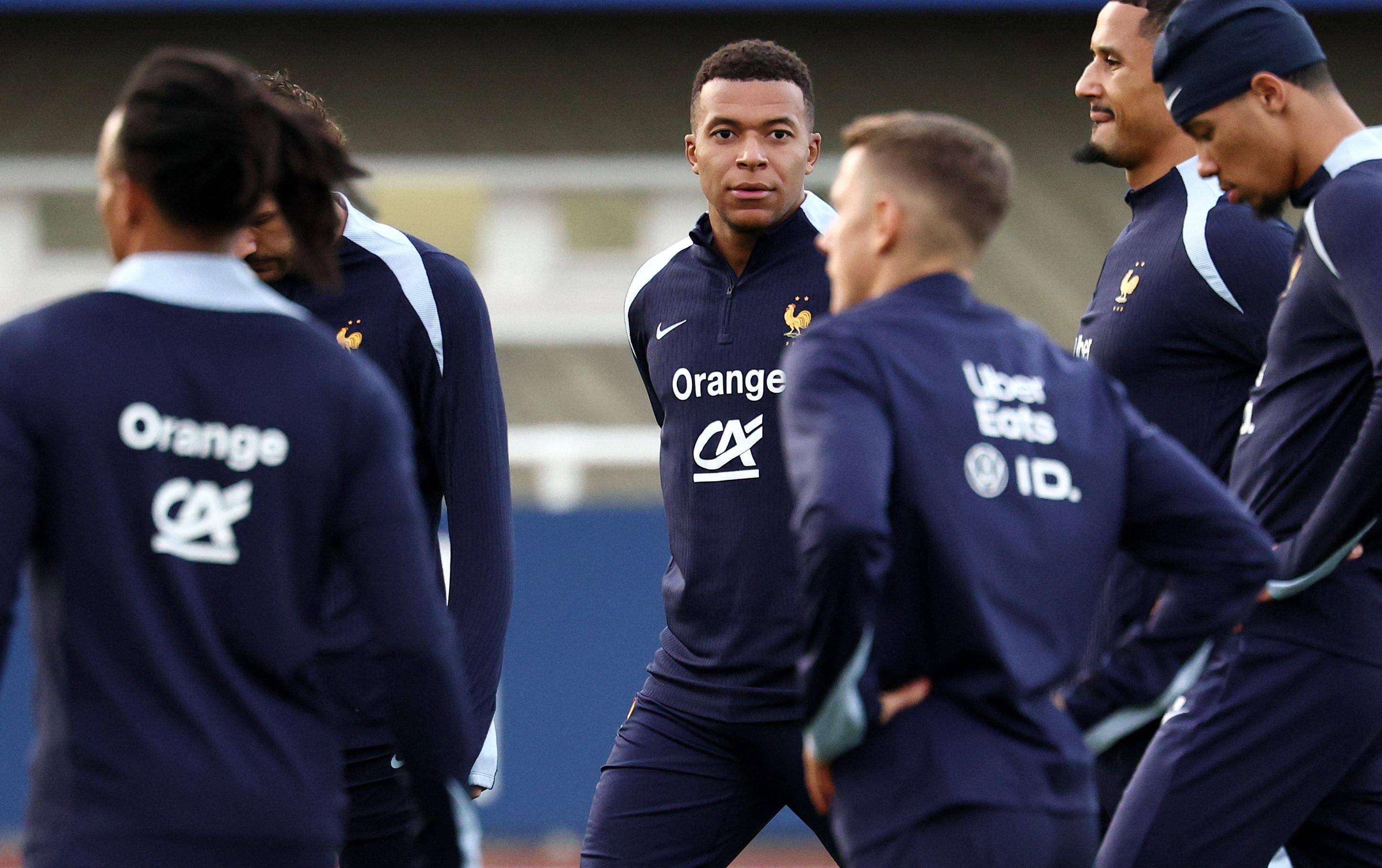 (外代二线)足球——世预赛:法国队备战