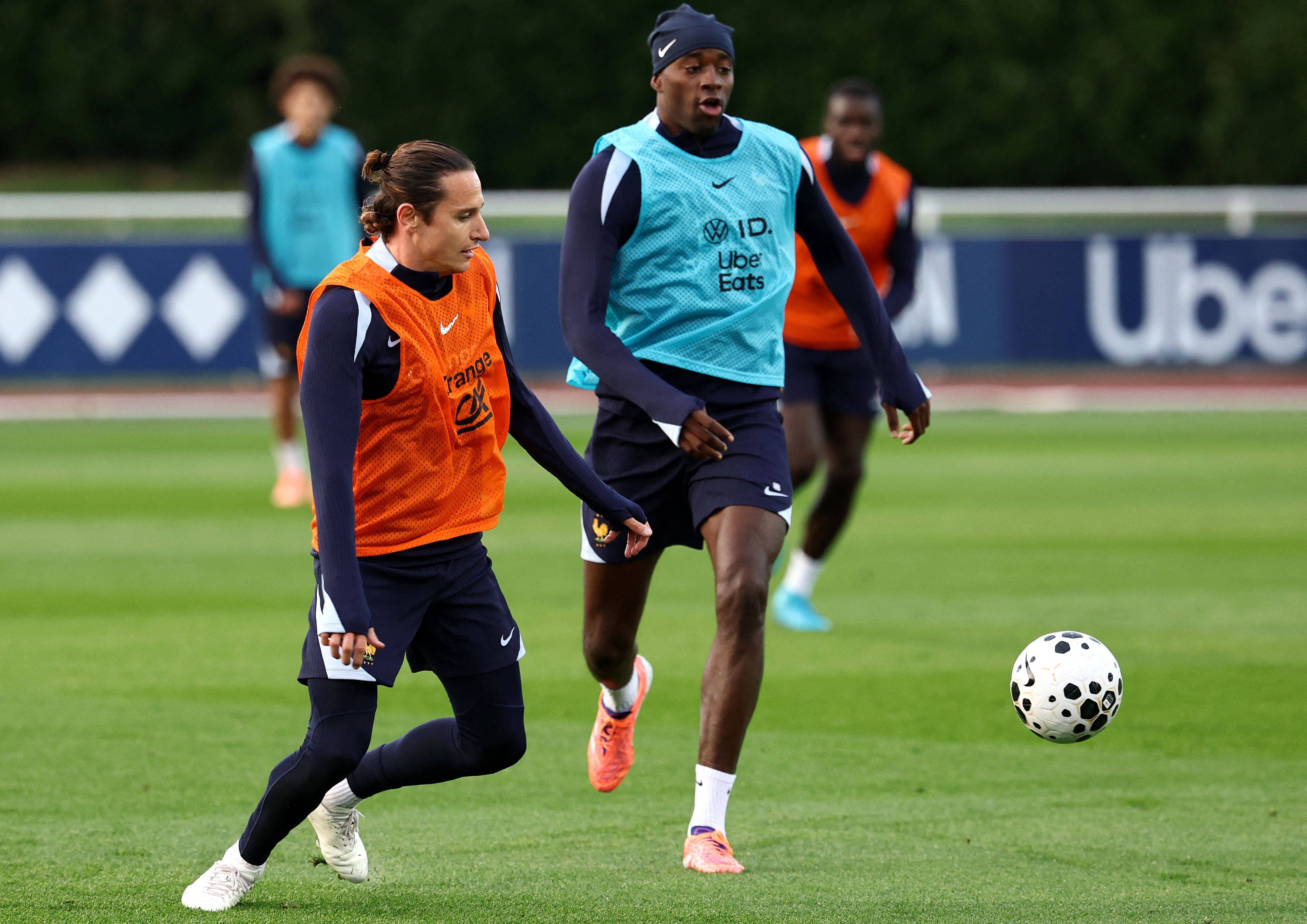 (外代二线)足球——世预赛:法国队备战